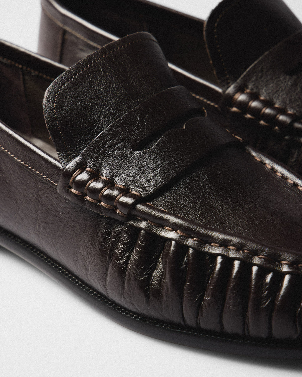 Alba Penny Loafer, brown, detail