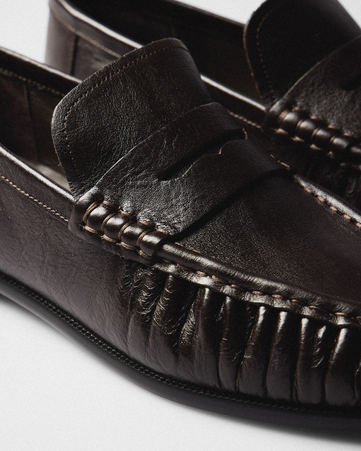 Alba Penny Loafer, brown, detail