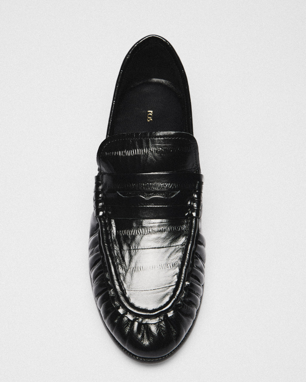 Dafne Croc Penny Loafer, black, detail