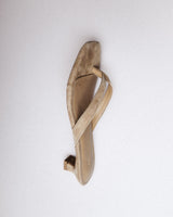 Neve Kitten Heel — V-Strap Detail