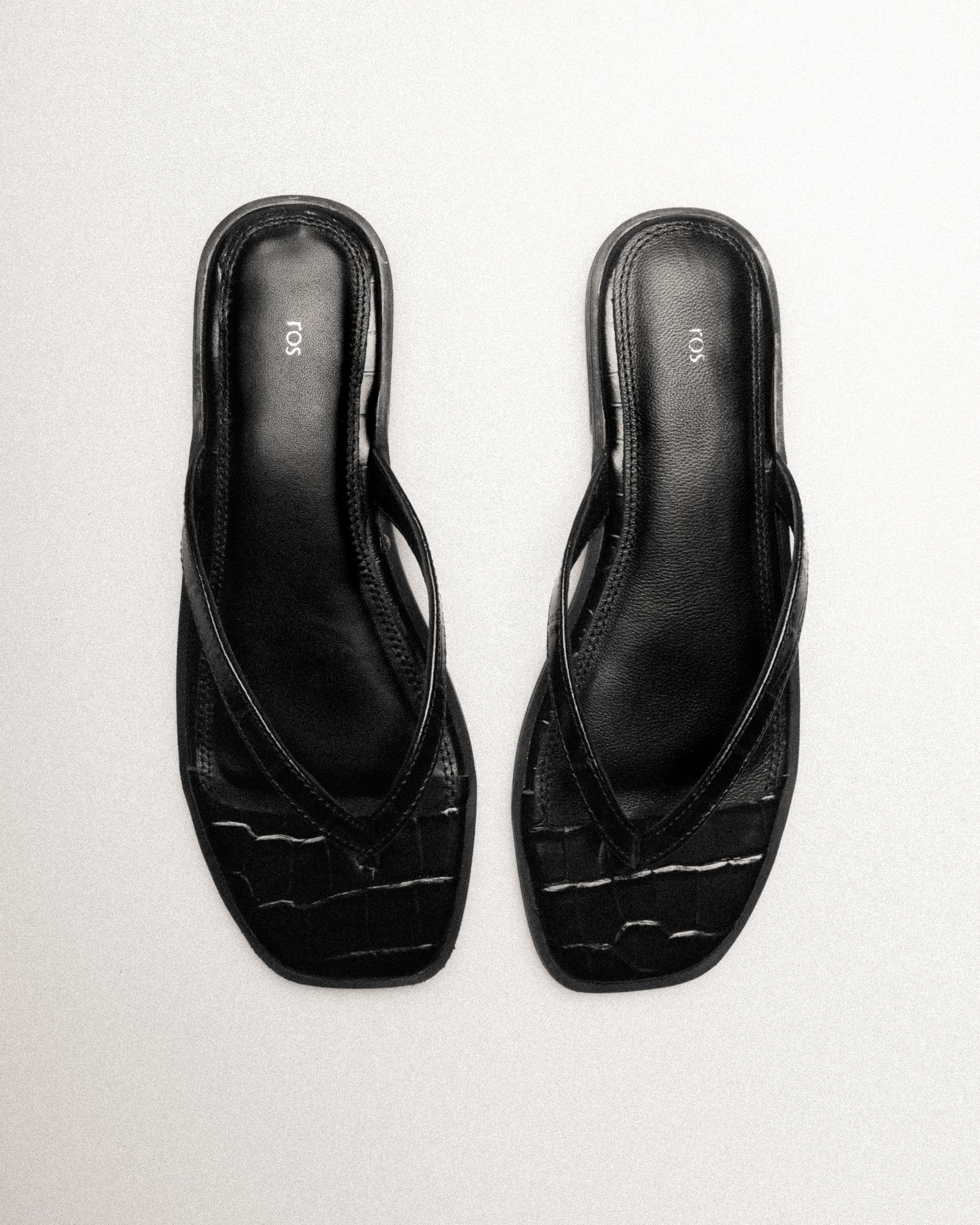Rue Slide — Slim Strap Detail
