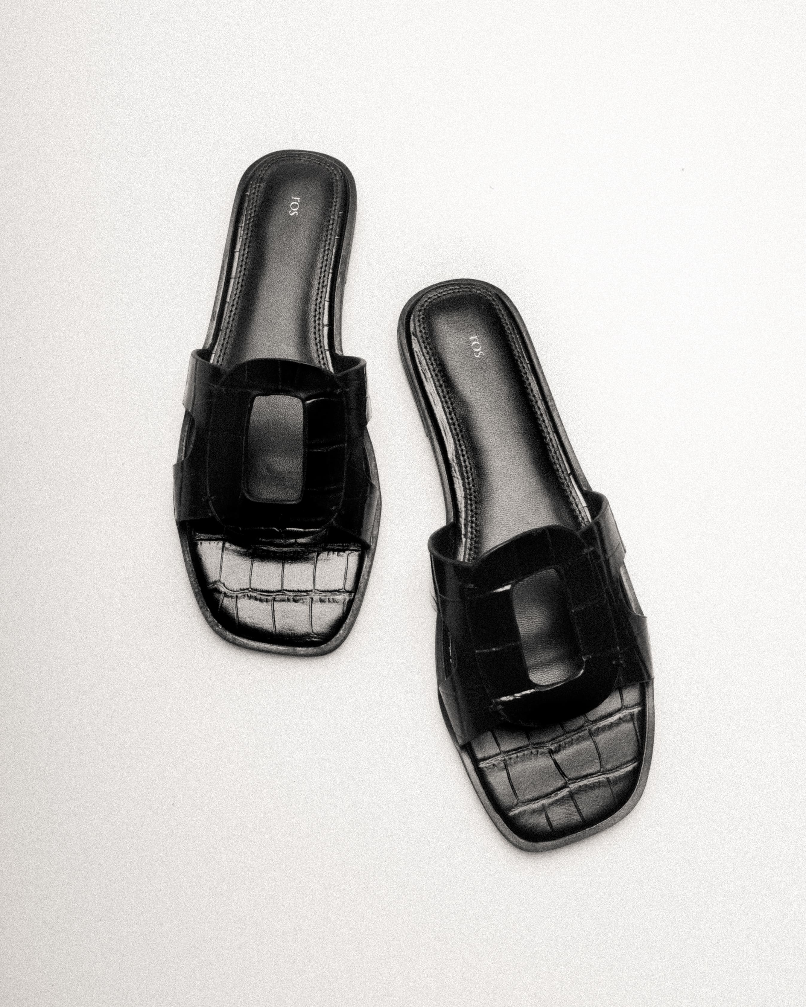 Rowan Slide — Sculpted Cut-Out Detail