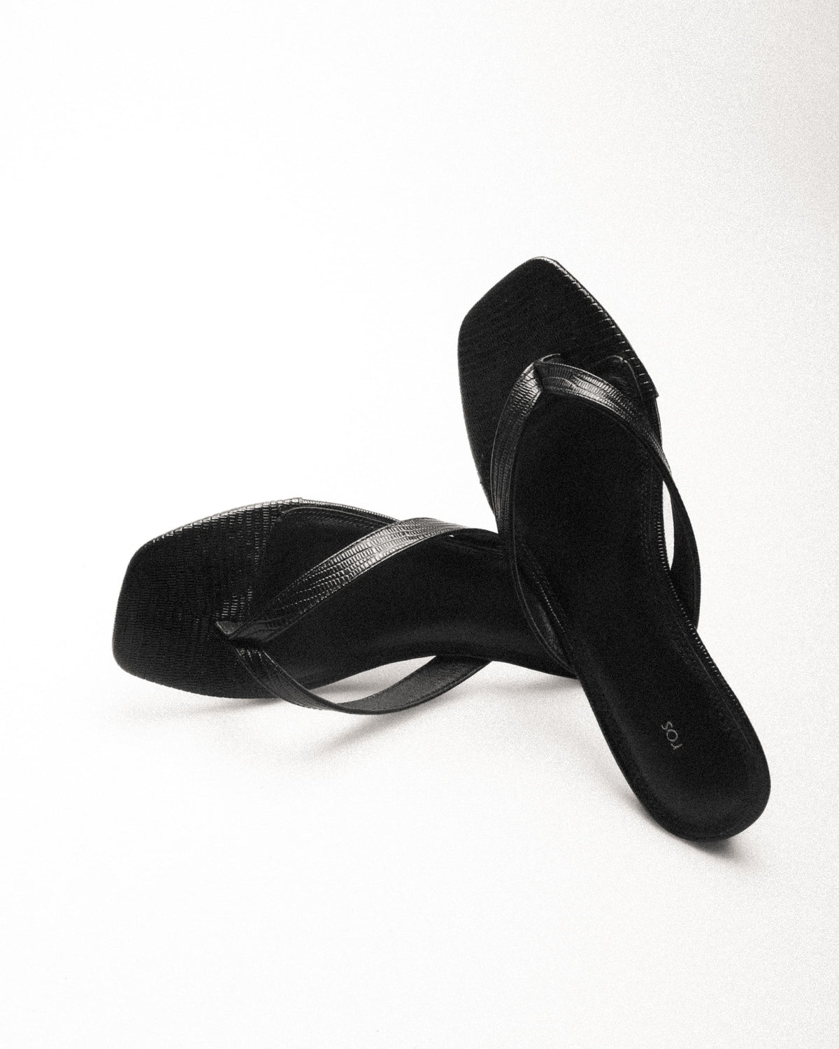Birte Kitten Heel, Croc Texture Detail